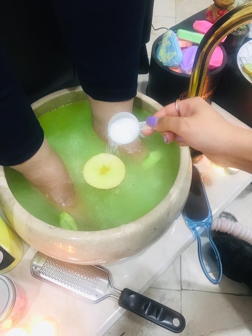 جشنواره کفسابی و پدیکور پا ۱۶۰هزارتومن|خدمات آرایشگری و زیبایی|مشهد, یوسفیه (شهرک غرب)|دیوار