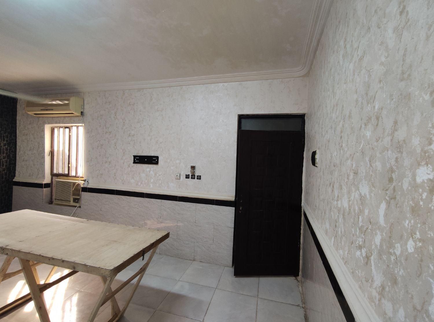 نصب انواع کاغذ دیواری و پوستر|خدمات پیشه و مهارت|بندرعباس, |دیوار