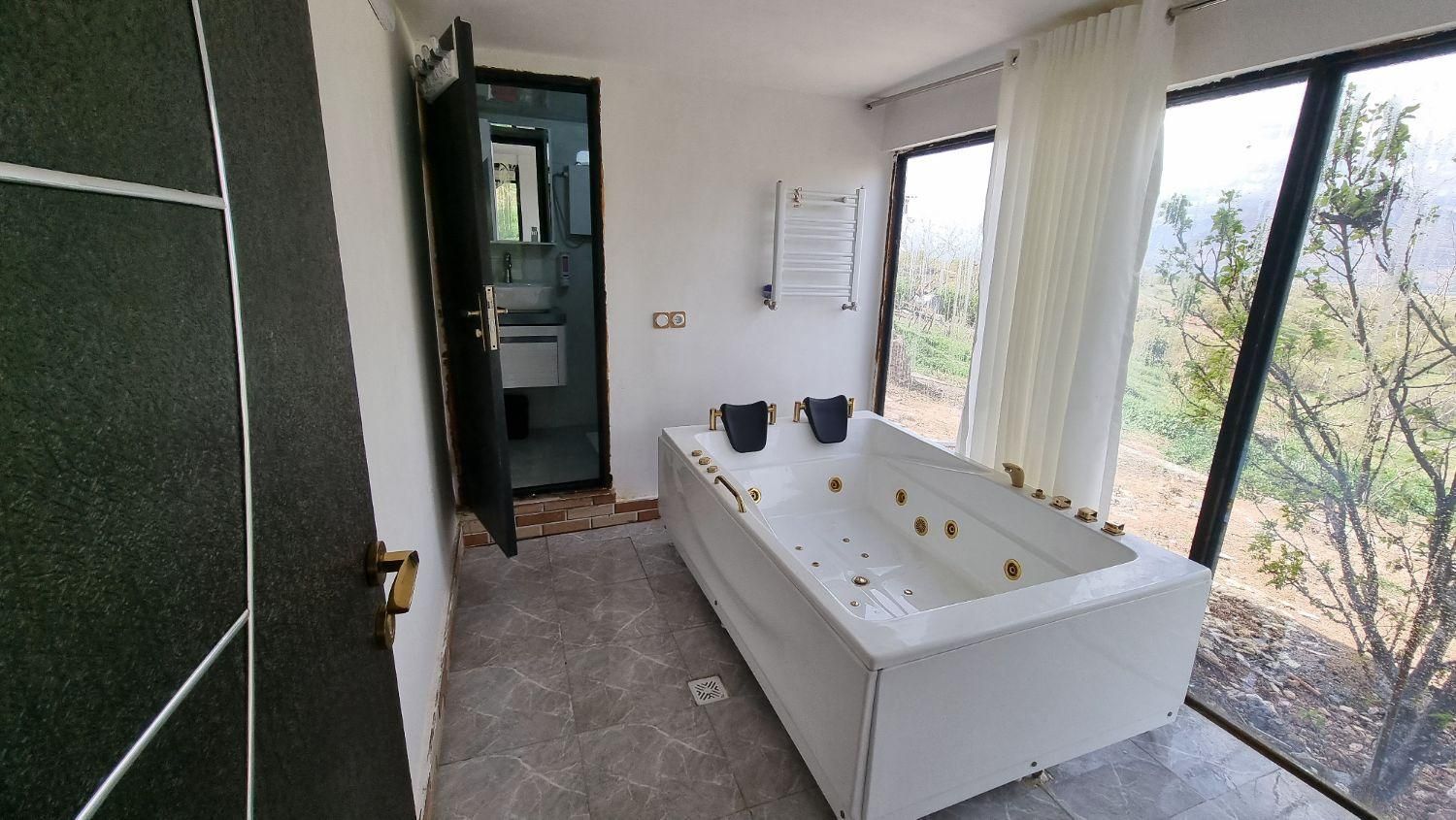 سویت VIPجنگلی جکوزی دار|اجارهٔ کوتاهمدت ویلا و باغ|خرمآباد, |دیوار