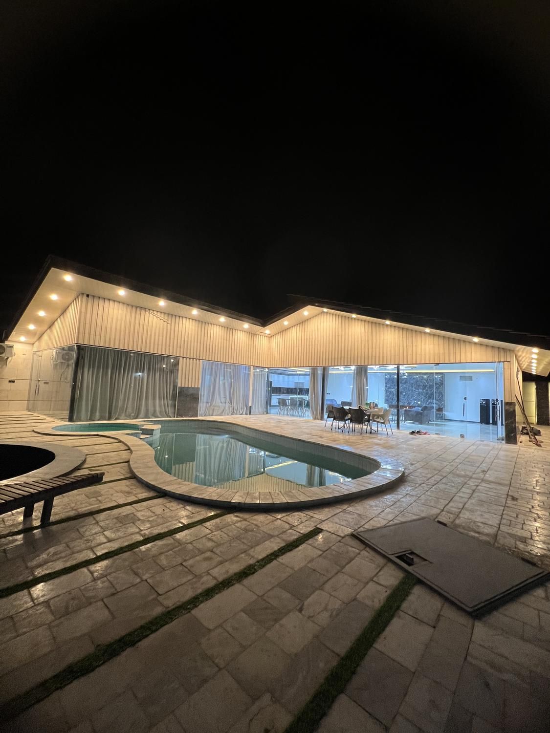 اجاره باغ ویلا فول امکانات. برگزاری تولد. استخردار|اجارهٔ کوتاهمدت ویلا و باغ|اصفهان, بهارستان|دیوار