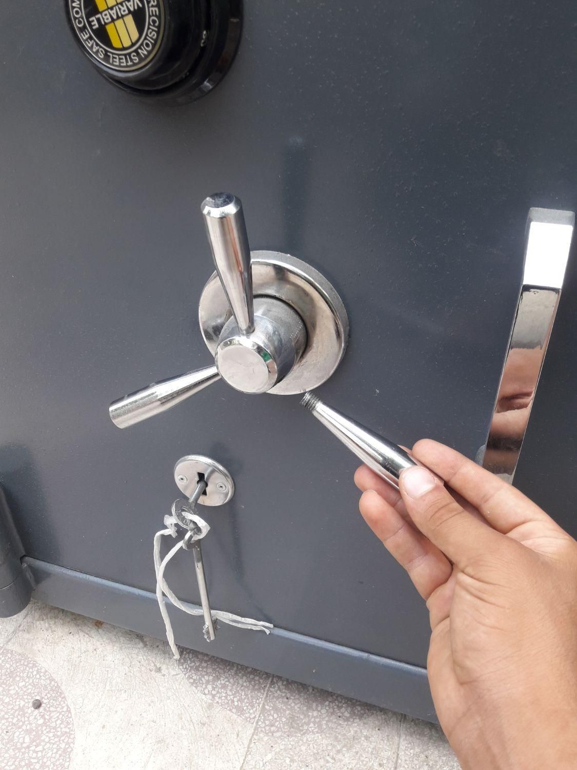 گاوصندوق زیرویترینی،دوهزار طلافروشی،نمایشگاهی|ابزارآلات|شیراز, تندگویان|دیوار