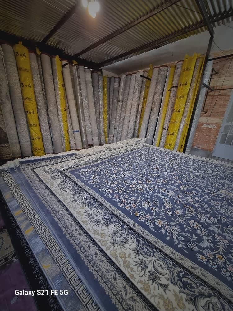 تعداد زیادی فرش قالی ب دلیل نیاز مالی|فرش|داراب, |دیوار