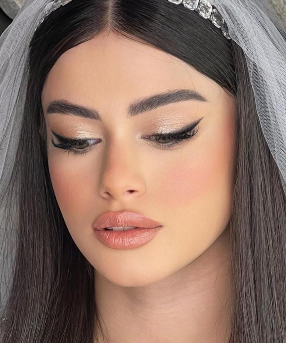میکاپ و شنیون تخصصی عروس ومحفلی در سالن vip|خدمات آرایشگری و زیبایی|اصفهان, جلفا|دیوار