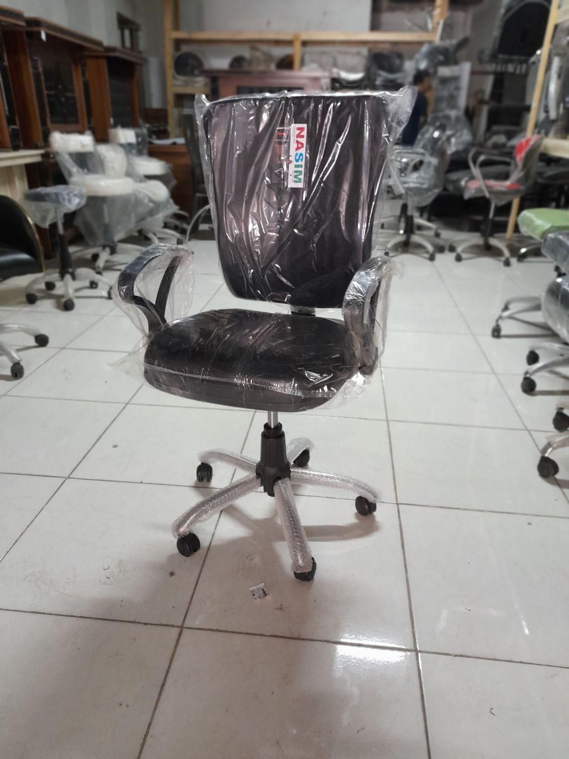 صندلی کارمندی|صندلی و نیمکت|شیراز, کوی زهرا|دیوار