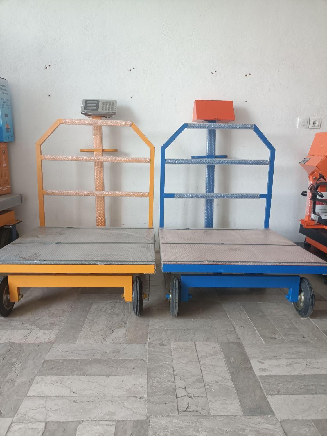 باسکول ، ترازو ۸۰۰ کیلویی ابعاد ۸۰ × ۸۰  چرخ دار|فروشگاه و مغازه|اصفهان, برزان|دیوار