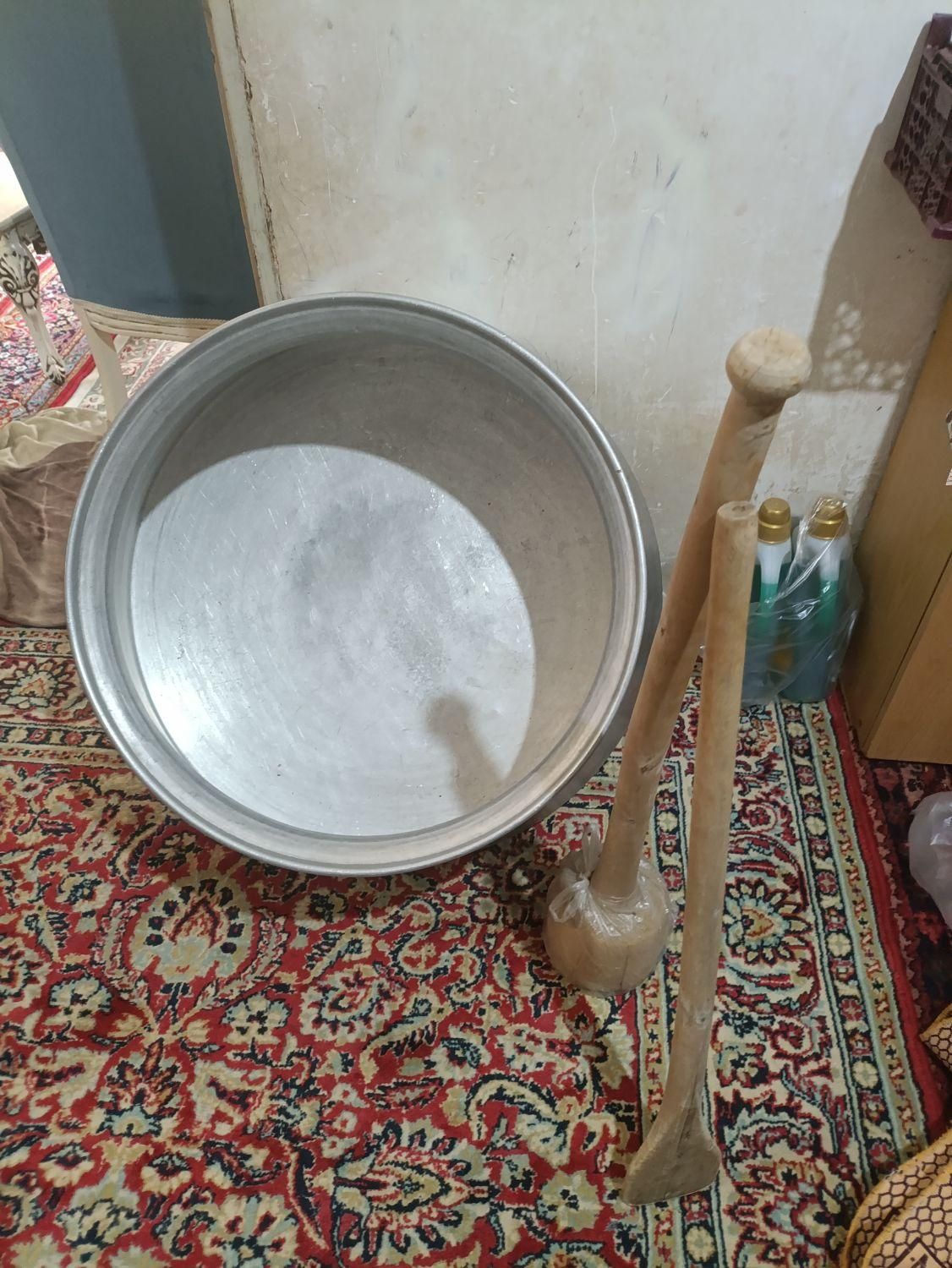 قزان بزرگ سالم|ظروف پخت‌وپز|کرمانشاه, |دیوار