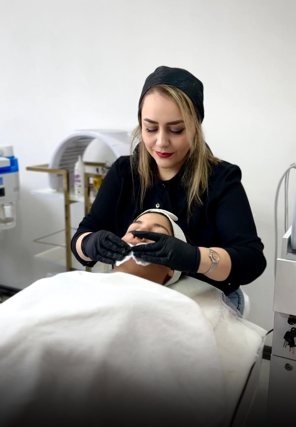 آموزشی تخصصی مراقبت و پاکسازی پوست|خدمات آموزشی|رشت, دیلمان|دیوار