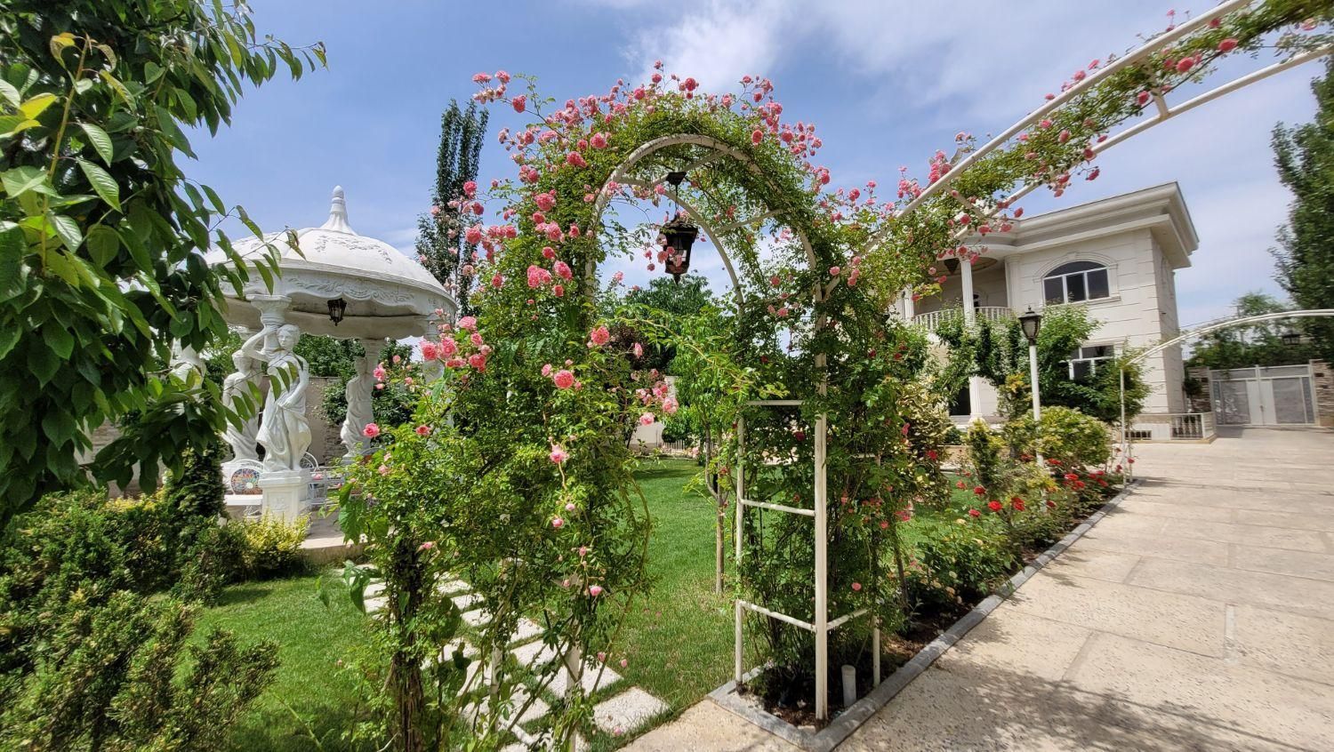 عمارت سفید|اجارهٔ کوتاه‌مدت ویلا و باغ|کرج, فاز ۲ مهرشهر|دیوار