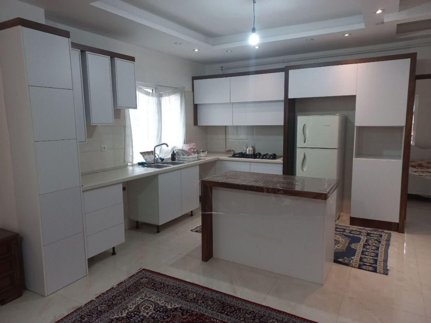 اجاره اپارتمان روزانه/پارکینگ/پکیج/اسپلیت/مرکز شهر|اجارهٔ کوتاهمدت آپارتمان و سوئیت|رشت, دباغیان|دیوار