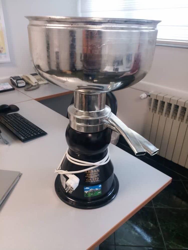 خامه گیر خامهگیر چرخ شیر برقی و دستی شیرسردکن|ماشین‌آلات صنعتی|شهرکرد, |دیوار