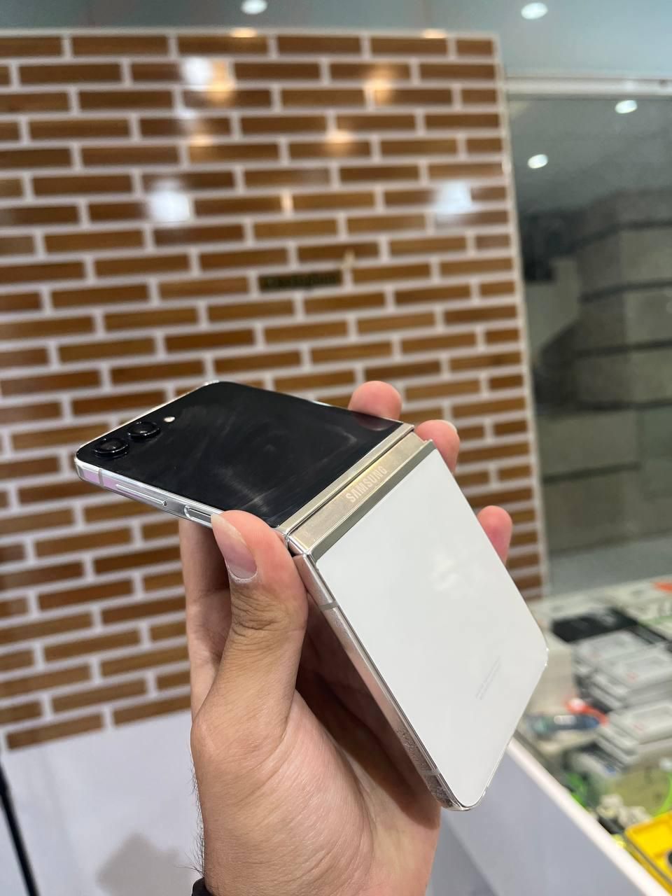 سامسونگ Galaxy Z Flip5 با حافظهٔ ۵۱۲ گیگابایت|موبایل|اصفهان, هزارجریب|دیوار