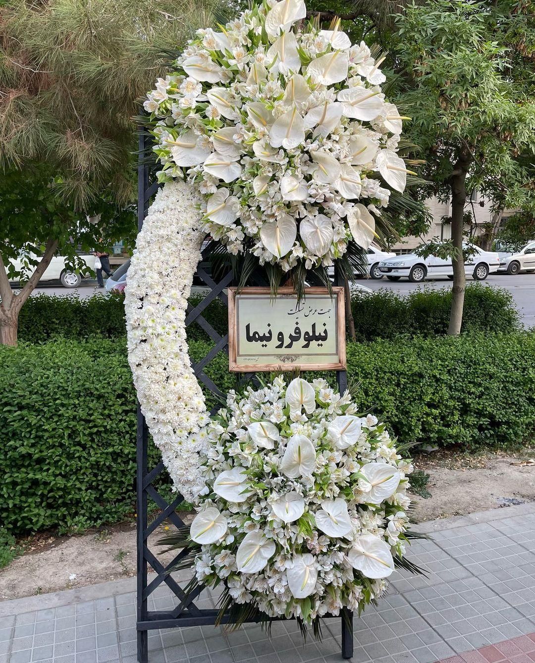 تاج گل شطرنجی برای افتتاحیه نمایشگاه ترحیم تبریک|گل و گیاه طبیعی|تهران, بازار|دیوار