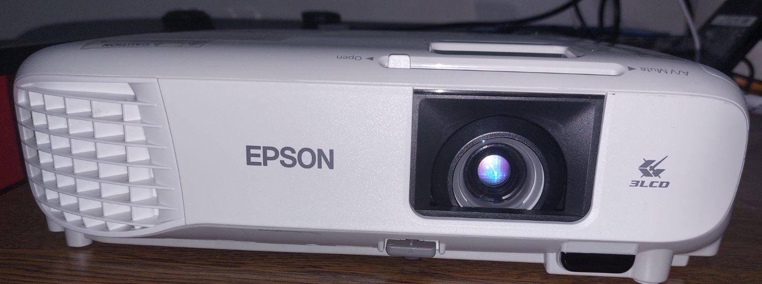 ویدیو پروژکتور اپسون Epson w39|تلویزیون و پروژکتور|اصفهان, وحید|دیوار