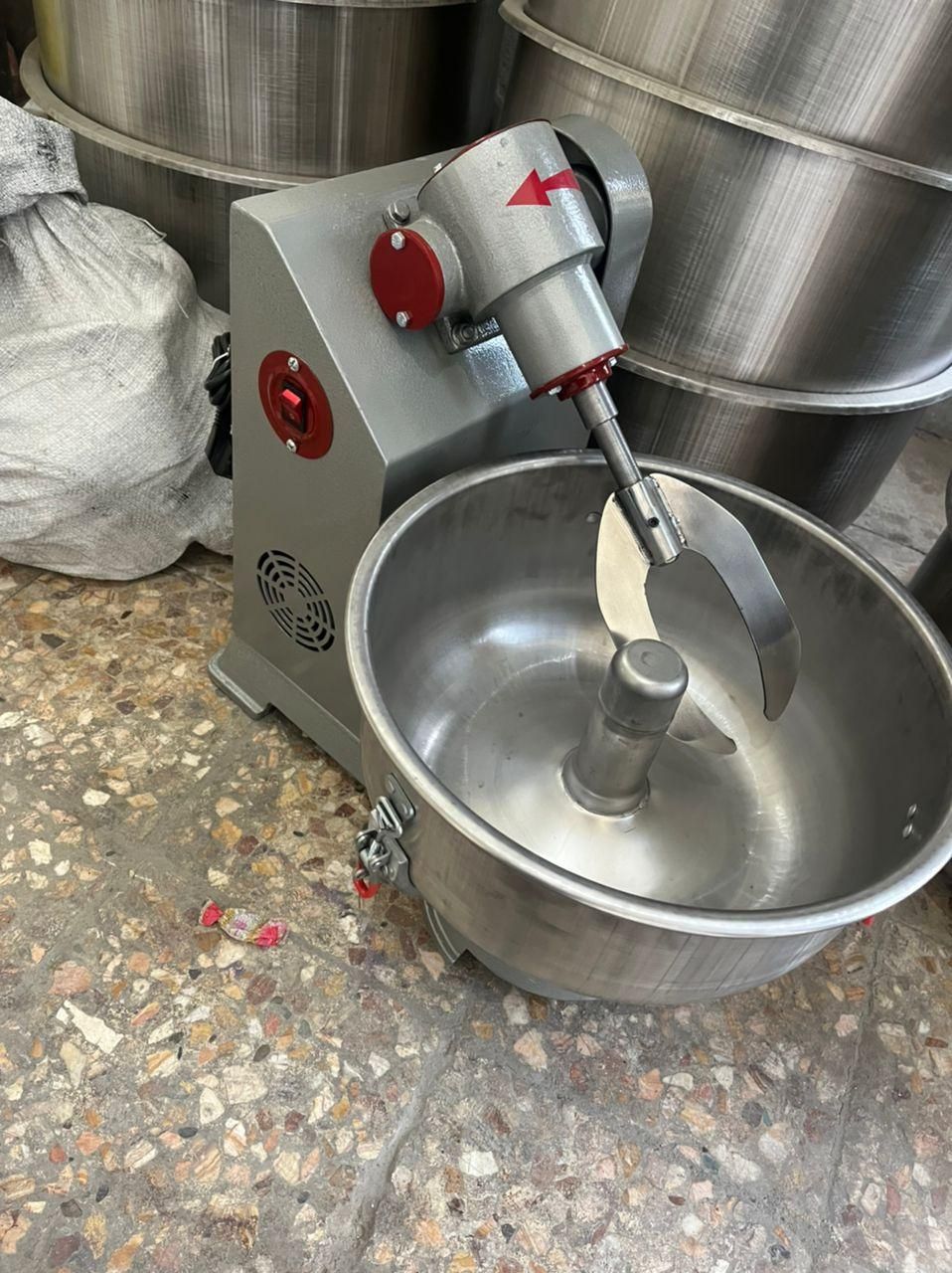 خمیرگیر استیل+تنور گلی+خمیرپهن کن /یخچال ایستاده|فروشگاه و مغازه|نی‌ریز, |دیوار