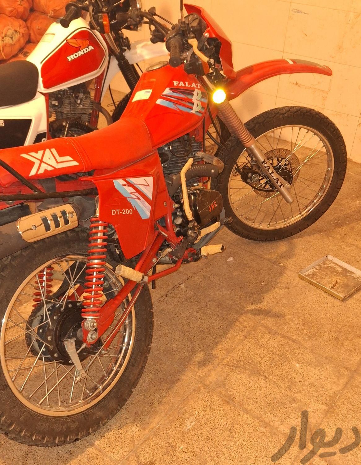 فلات DT200 قرمز رنگ|موتورسیکلت|آذرشهر, |دیوار
