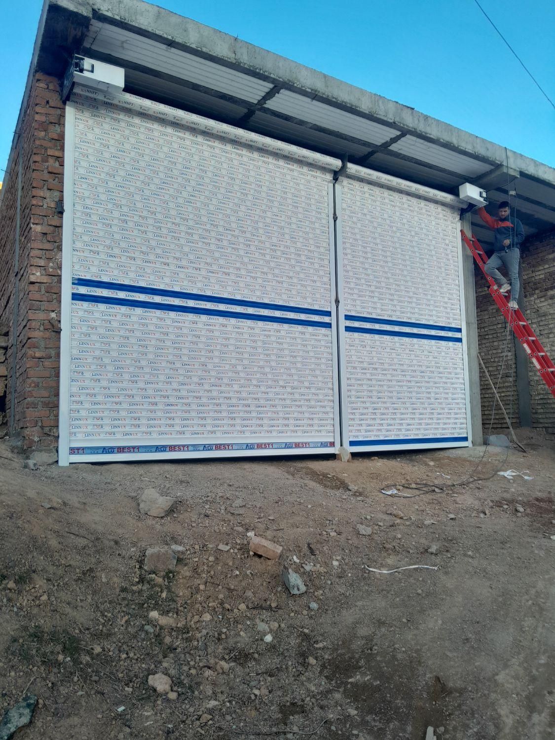 خدمات وه نصب کرکره برقی وه شیشیه سکوریت|خدمات پیشه و مهارت|سنندج, |دیوار