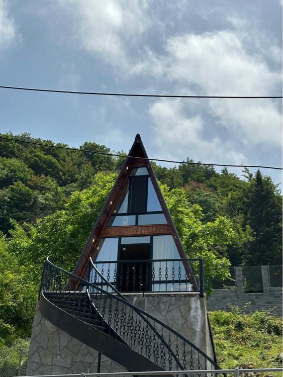 کلبه چوبی سوئیسی جنگلی نمک آبرود|اجارهٔ کوتاه‌مدت ویلا و باغ|چالوس, |دیوار