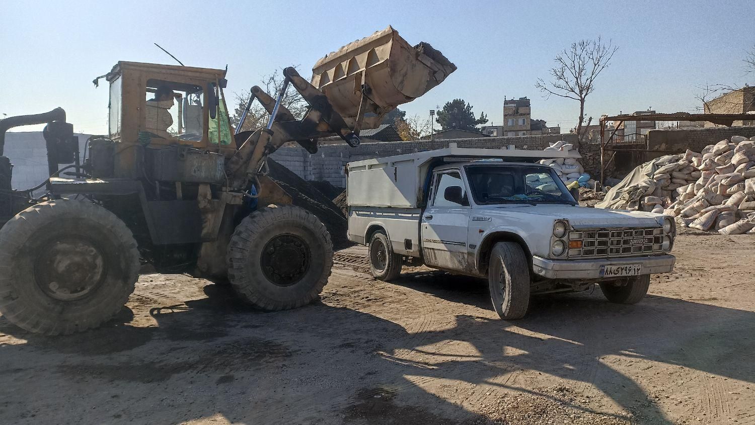 حمل خاک ونخاله سراسرشهر خاور. نیسان|خدمات حمل و نقل|مشهد, عامل|دیوار