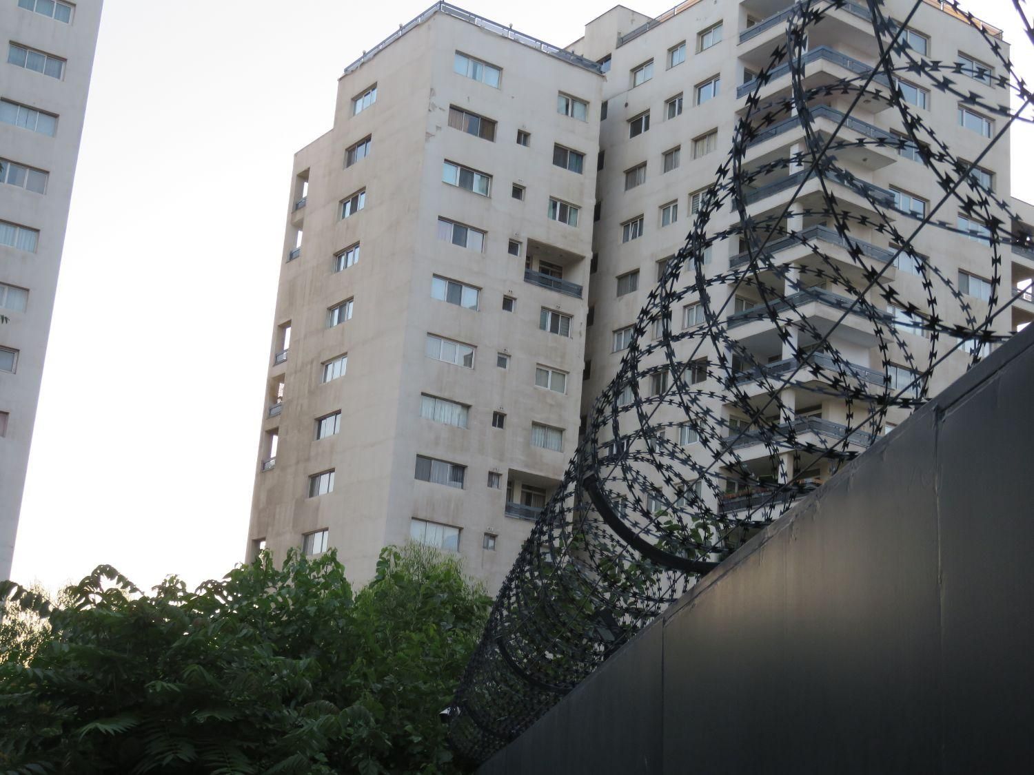 تولید فروش ونصب سیم خاردار توری پاسیو پایه بتنی|عمدهفروشی|تهران, بازار|دیوار