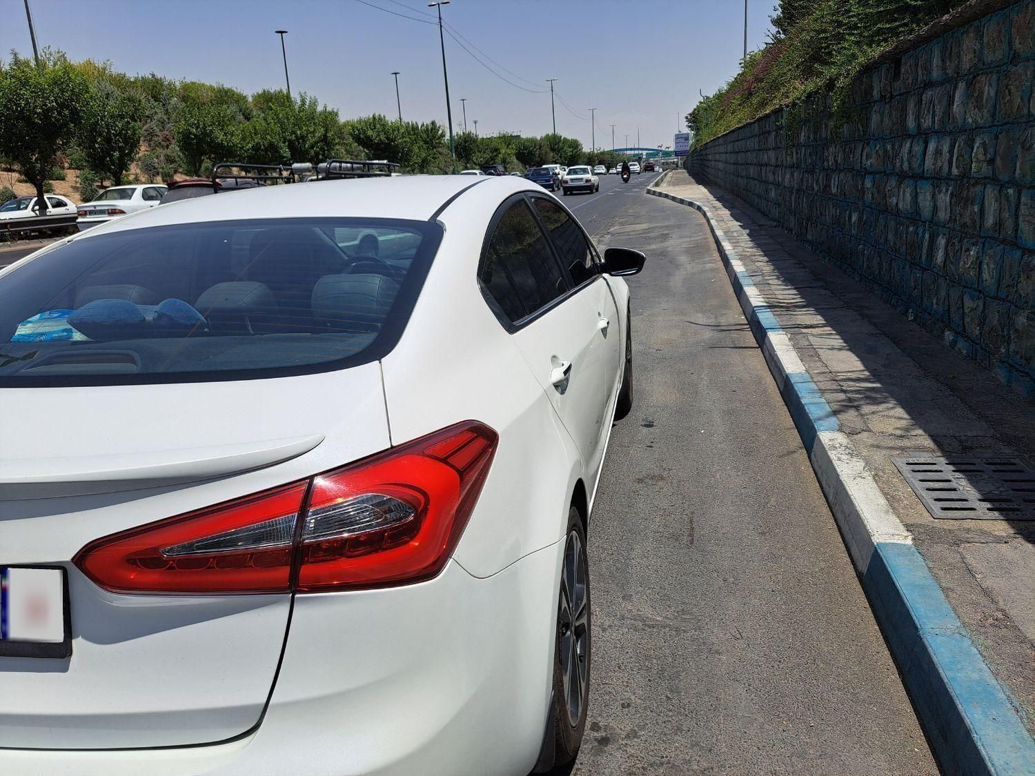 کیا سراتو اتوماتیک 2000cc، مدل ۲۰۱۵|خودرو سواری و وانت|تهران, میرداماد|دیوار