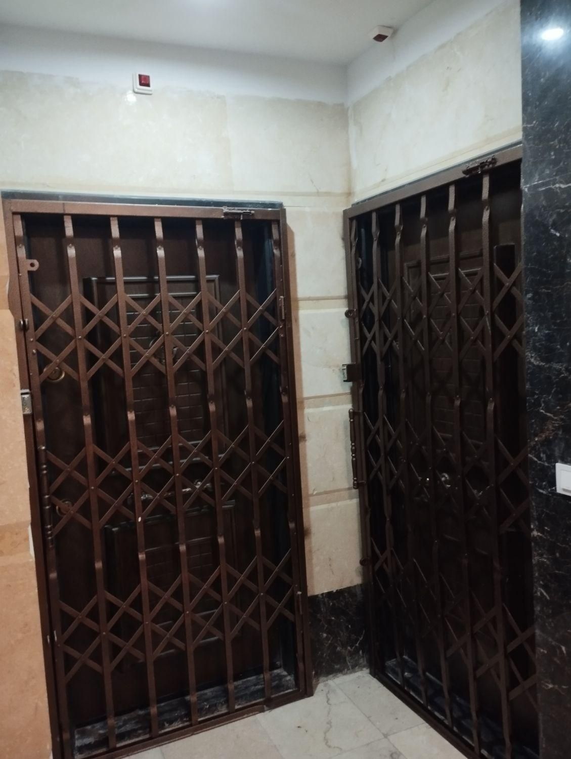 درب حفاظ آکاردیونی با چهار چوب طرح ونوس امنیتی|مصالح و تجهیزات ساختمان|تهران, خانی آباد نو جنوبی|دیوار