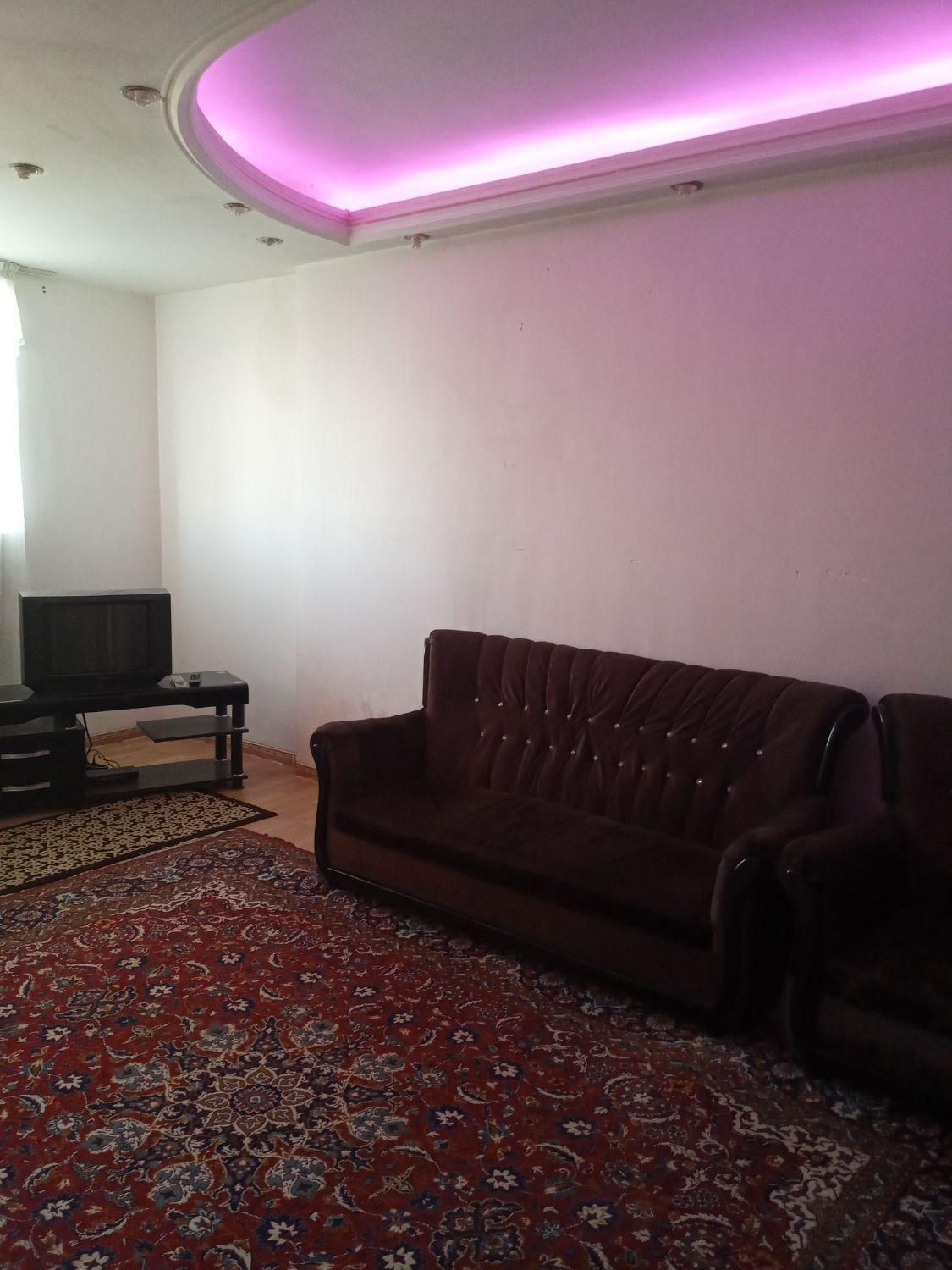واحد مبله با امکانات وپارکینگ مرکز شهر|اجارهٔ کوتاه‌مدت آپارتمان و سوئیت|کرمان, |دیوار