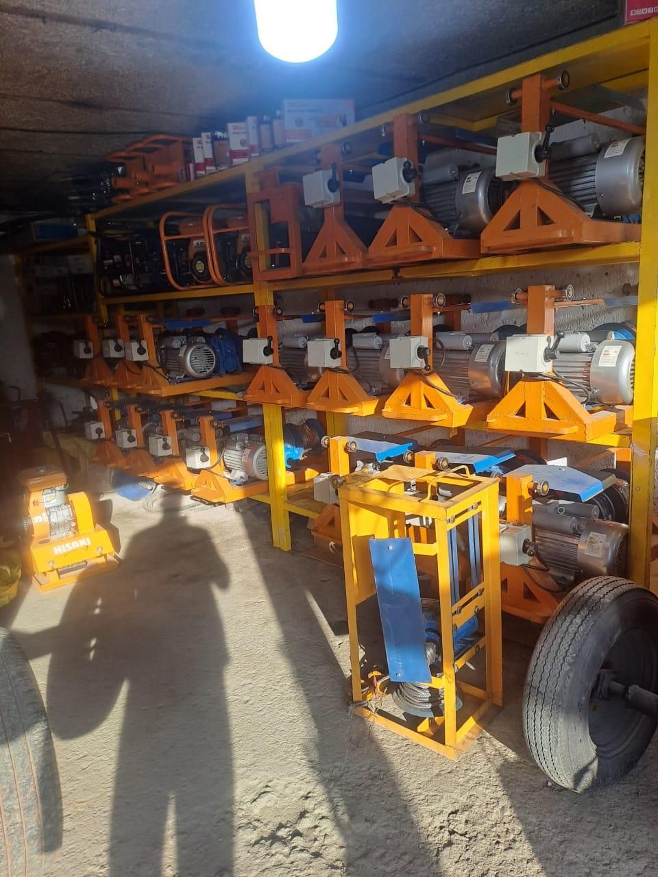 بالابر بتونیر  قیچی فرغون با ورق ۲ خاموت زن|ماشینآلات صنعتی|گنبد کاووس, |دیوار