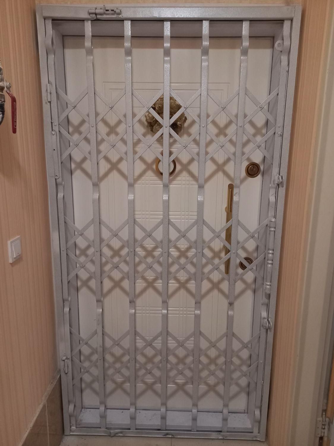 حفاظ کشویی درب اکاردیونی ضدسرقت ریلی فلزی آپارتمان|مصالح و تجهیزات ساختمان|مشهد, آزادشهر|دیوار