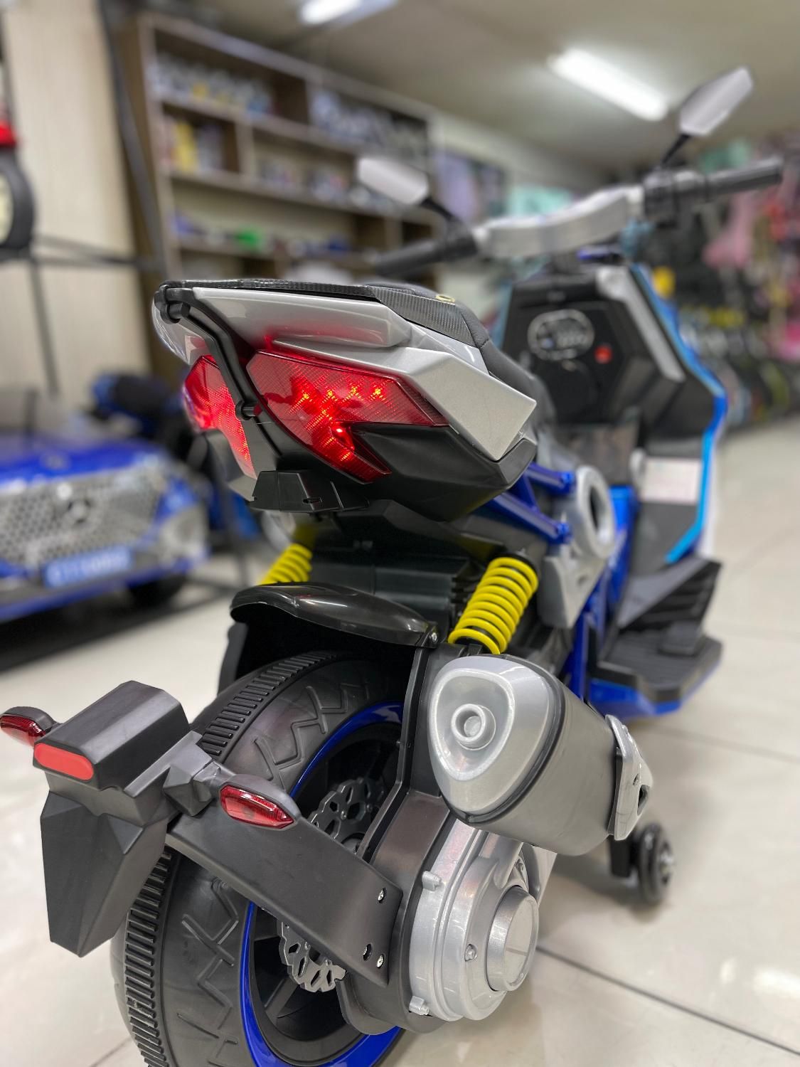 ماشین شارژی موتور شارژی آیروکس|اسباببازی|کرج, شهرک بنفشه|دیوار