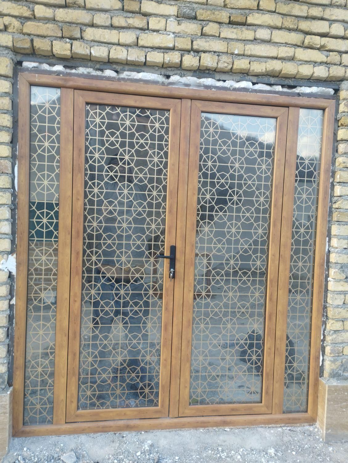 درب و پنجره دوجداره آلومینیوم وUPVC انواع توری|خدمات پیشه و مهارت|مشهد, فارغ التحصیلان|دیوار