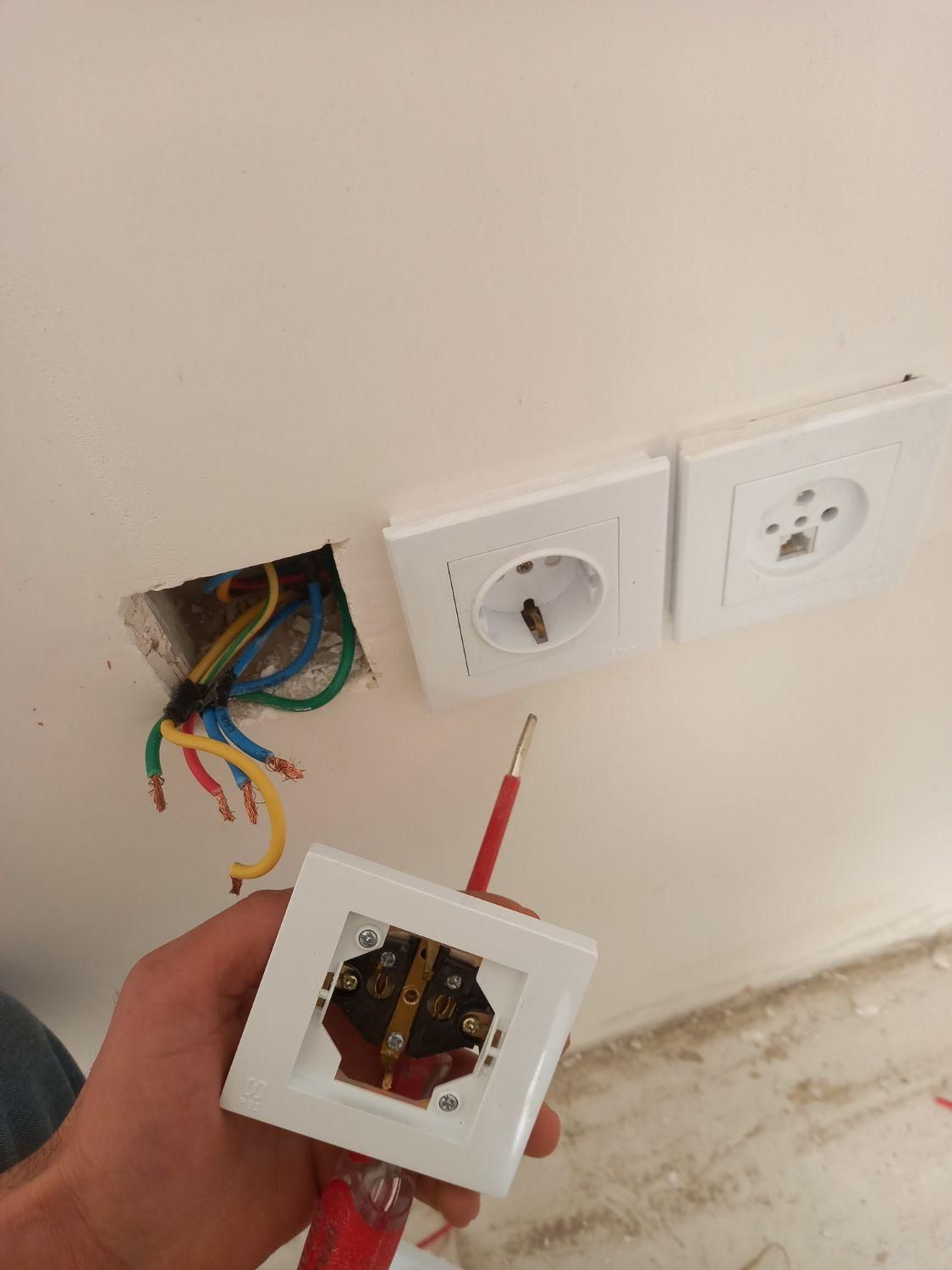 برقکار برقکاری ساختمان وتعمیرات برق شبانه روزی|خدمات پیشه و مهارت|اهواز, پادادشهر|دیوار