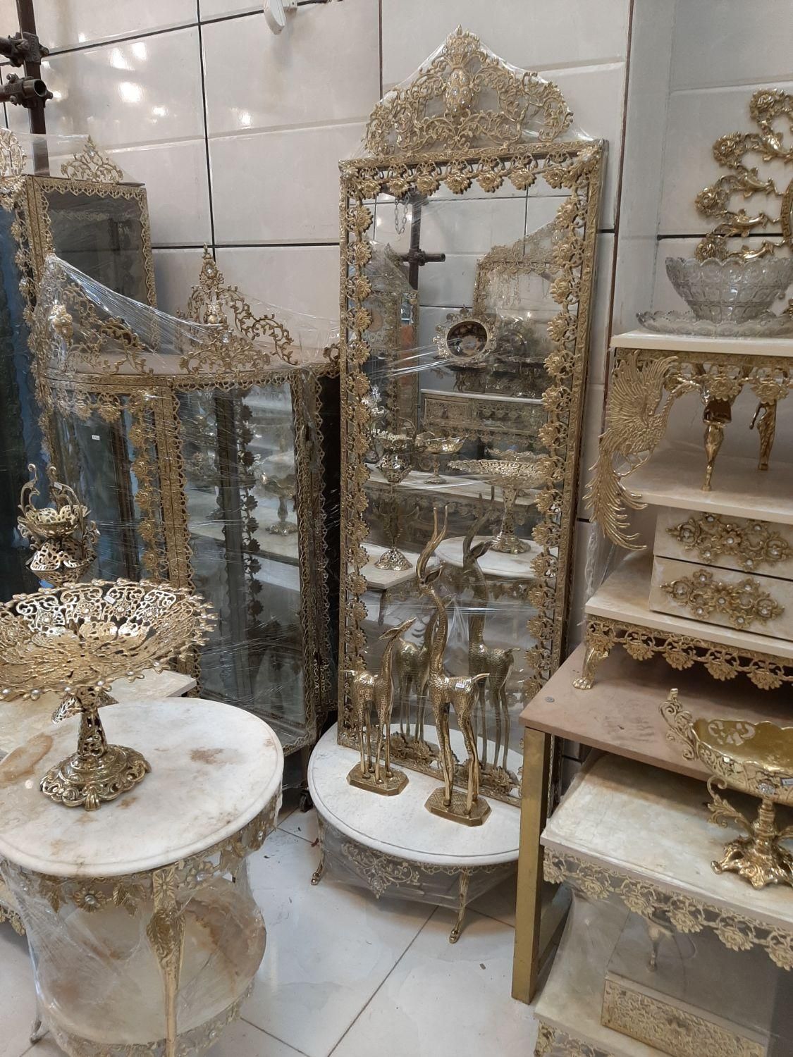 سرویس آینه ایستاده گل رز با کنسول برنز سوگلی|بوفه، ویترین، کنسول|زنجان, |دیوار
