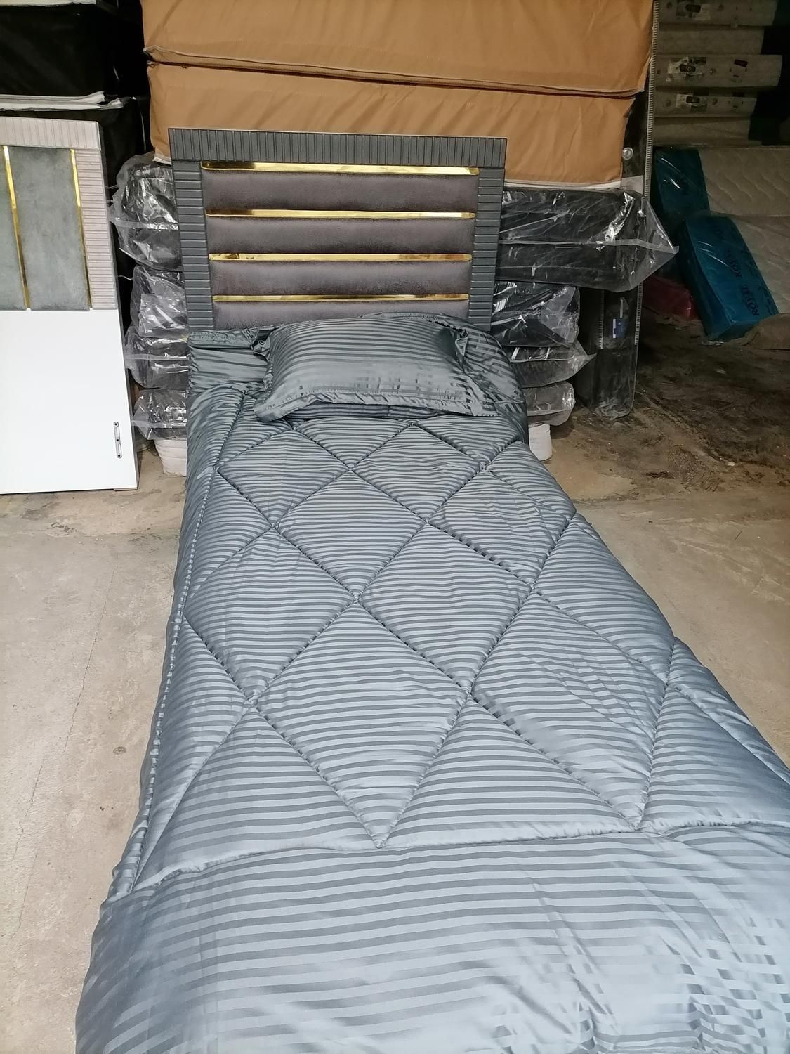 کفی تخت(عمد تکی)|تخت و سرویس خواب|شیراز, بریجستون|دیوار