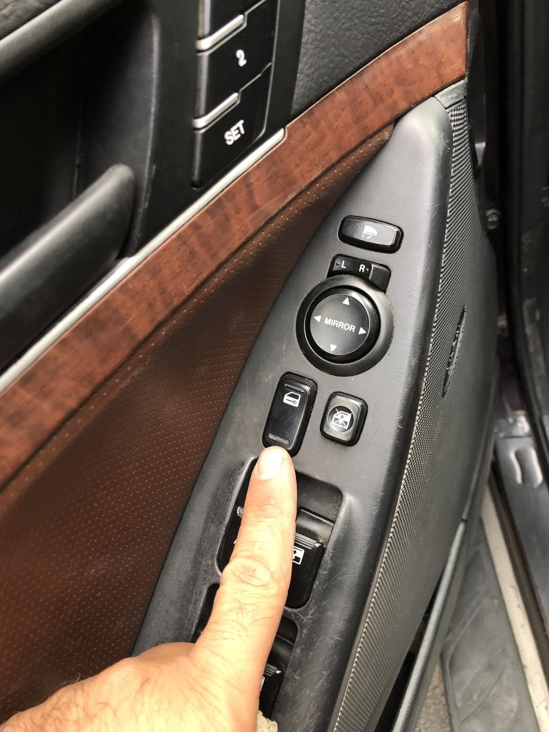 کلید شیشه بالابر ix45 سانتافه ix55 ix35 nf i10 i20|قطعات یدکی و لوازم جانبی|تهران, کوی بیمه|دیوار