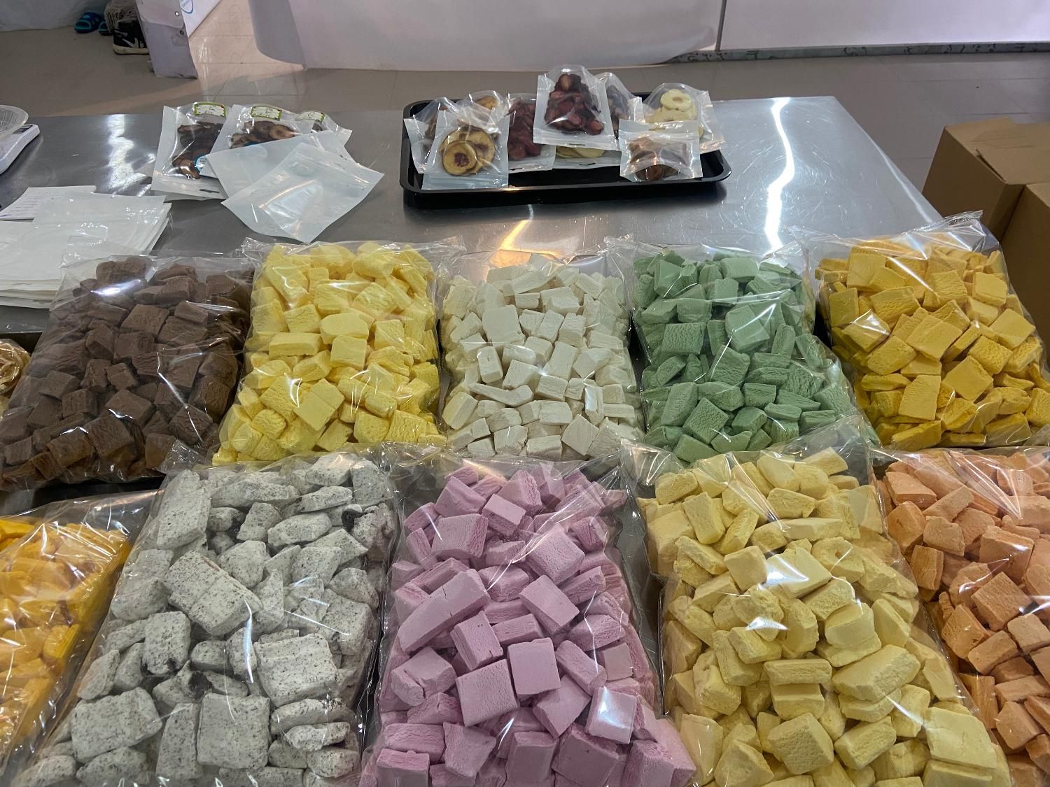 بستنی خشک و میوه خشک|خوردنی و آشامیدنی|اصفهان, میرعماد|دیوار