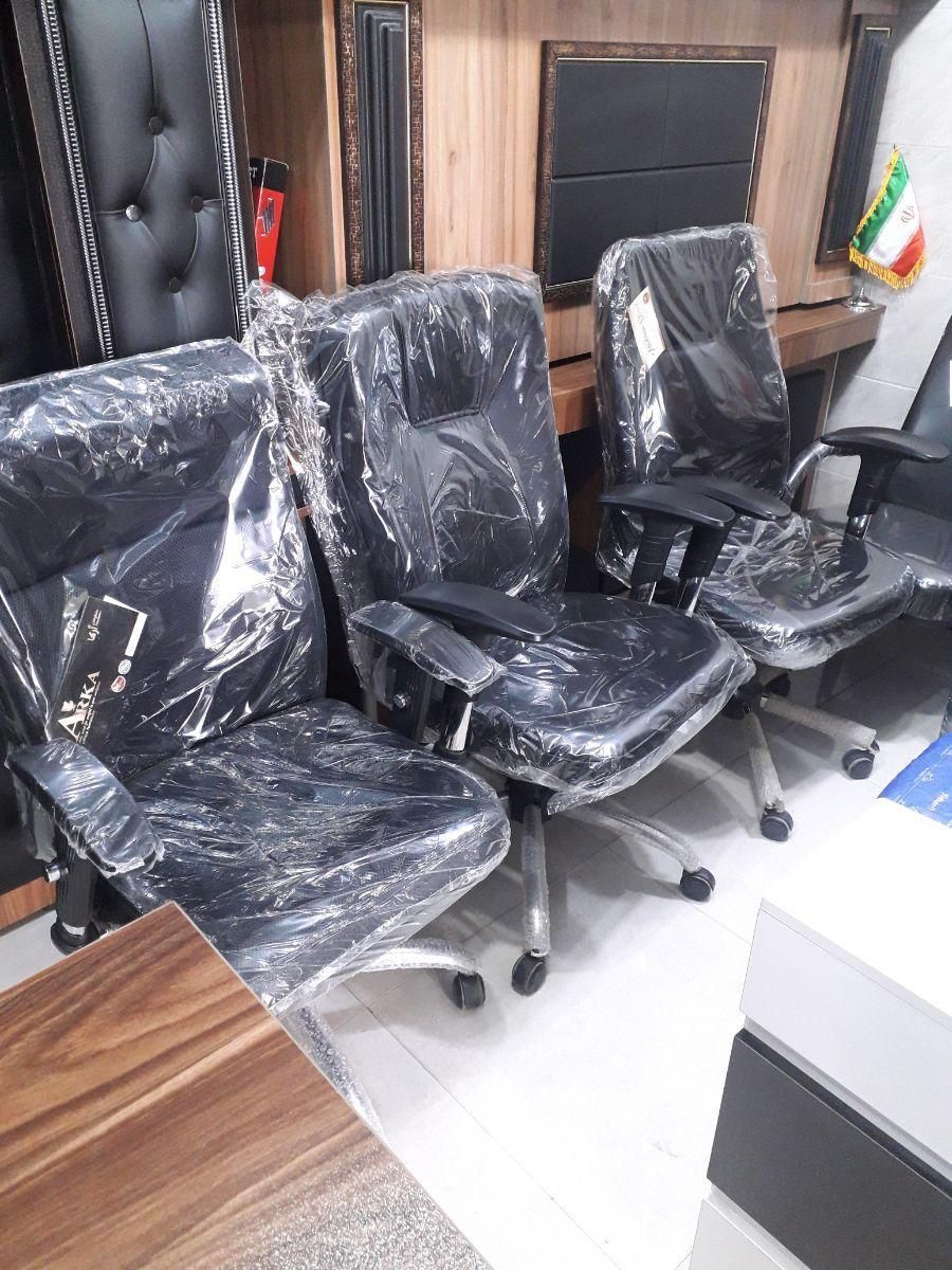 صندلی گردان اداری+میز|مبلمان اداری|رشت, پیرکلاچای|دیوار