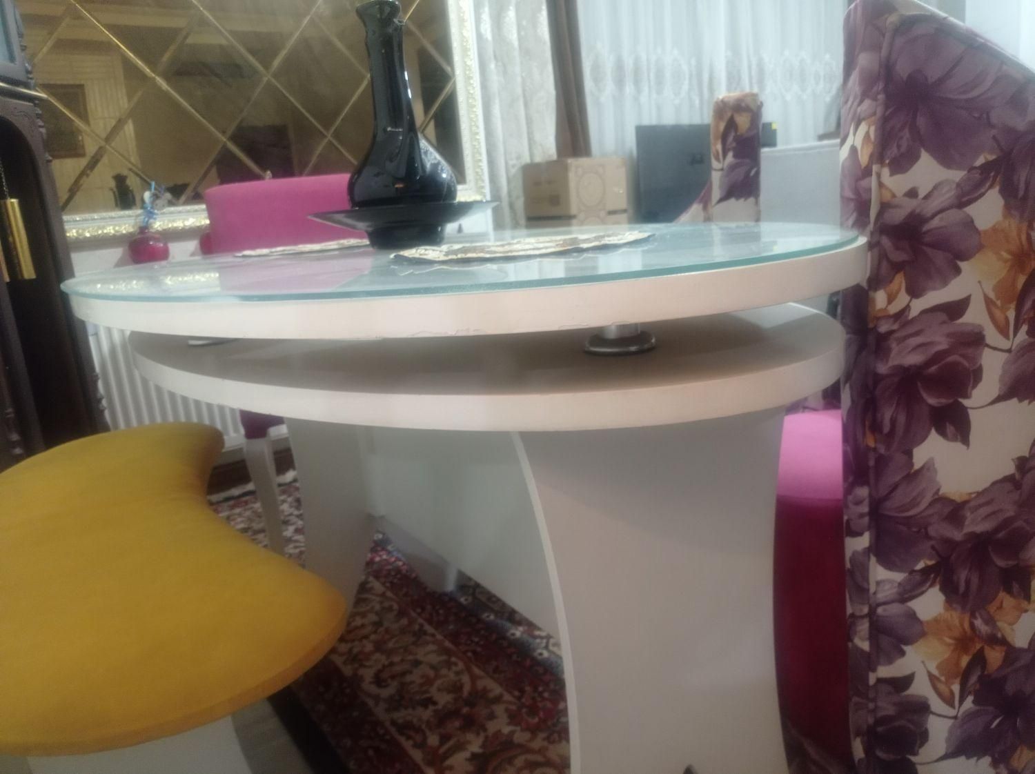 ست مبلمان و میز ناهار خوری4 نفره و گل میز وفرش|مبلمان خانگی و میز عسلی|شاهین‌شهر, عطار|دیوار