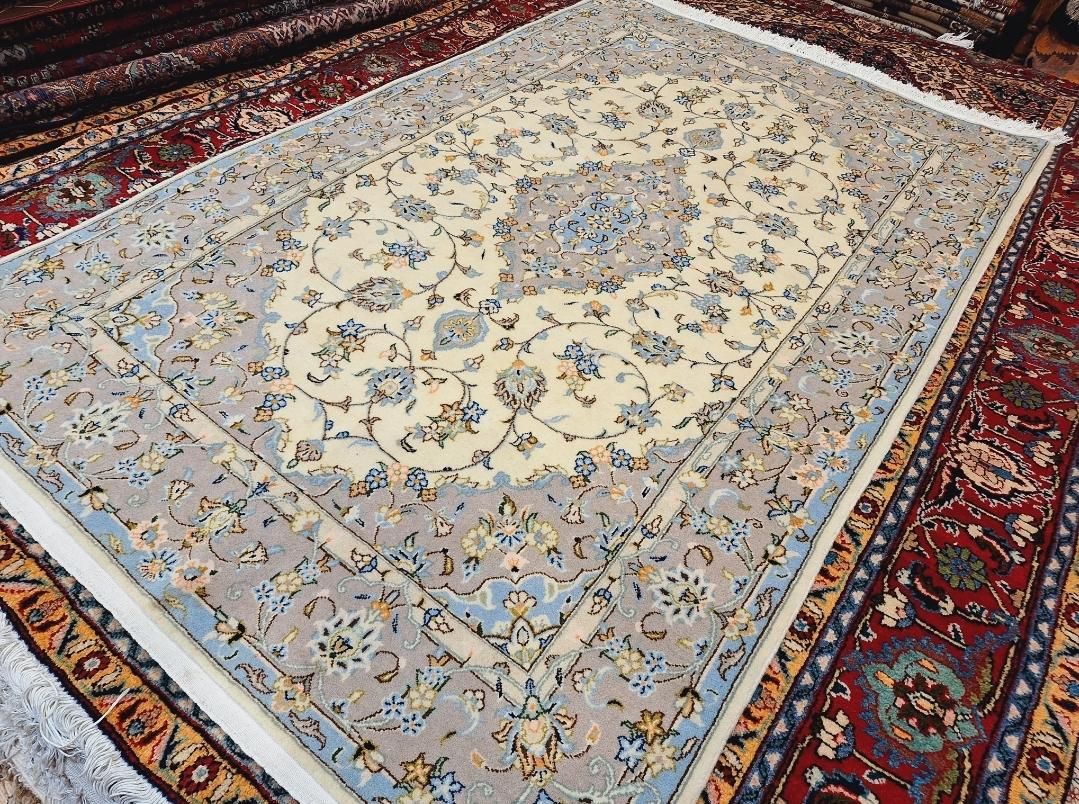 قالیچه دستباف کاشان آکبند زمینه روشن|فرش|تهران, اکباتان|دیوار