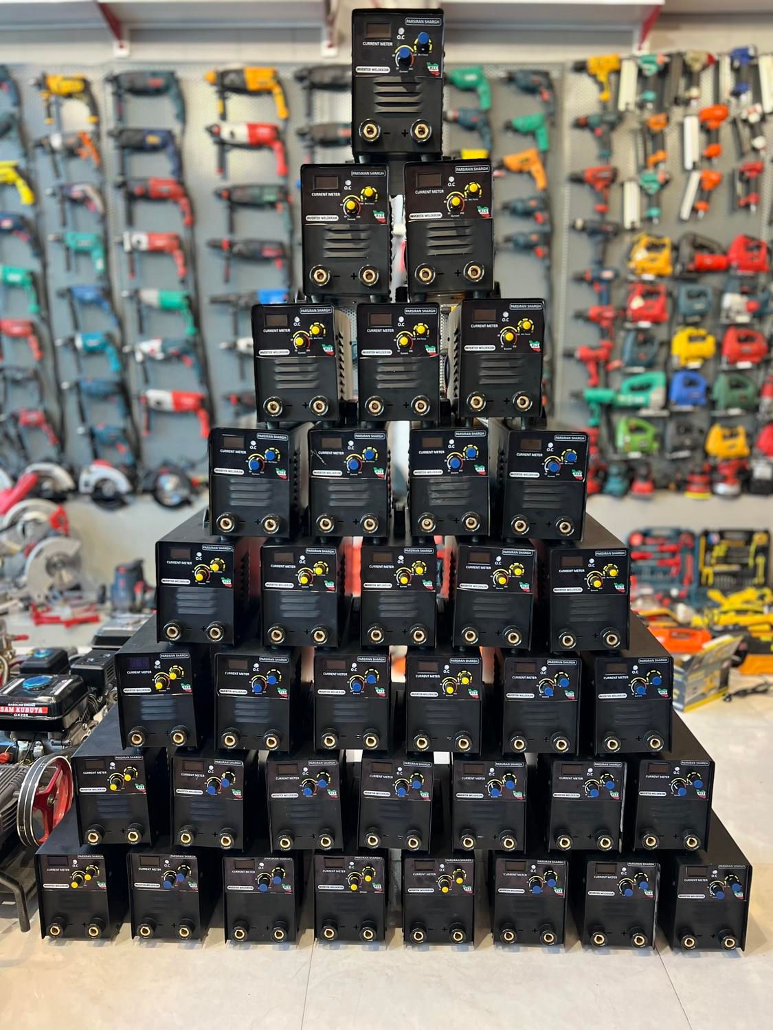 دستگاه جوش ۲۰۰ آمپر اتاق بزرگ یکسال گارانتی|ماشین‌آلات صنعتی|مشهد, هنرور|دیوار