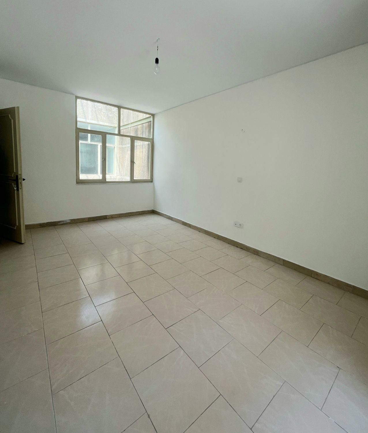 ۳۰۰ متر تک واحدی پاسداران / قابل تبدیل