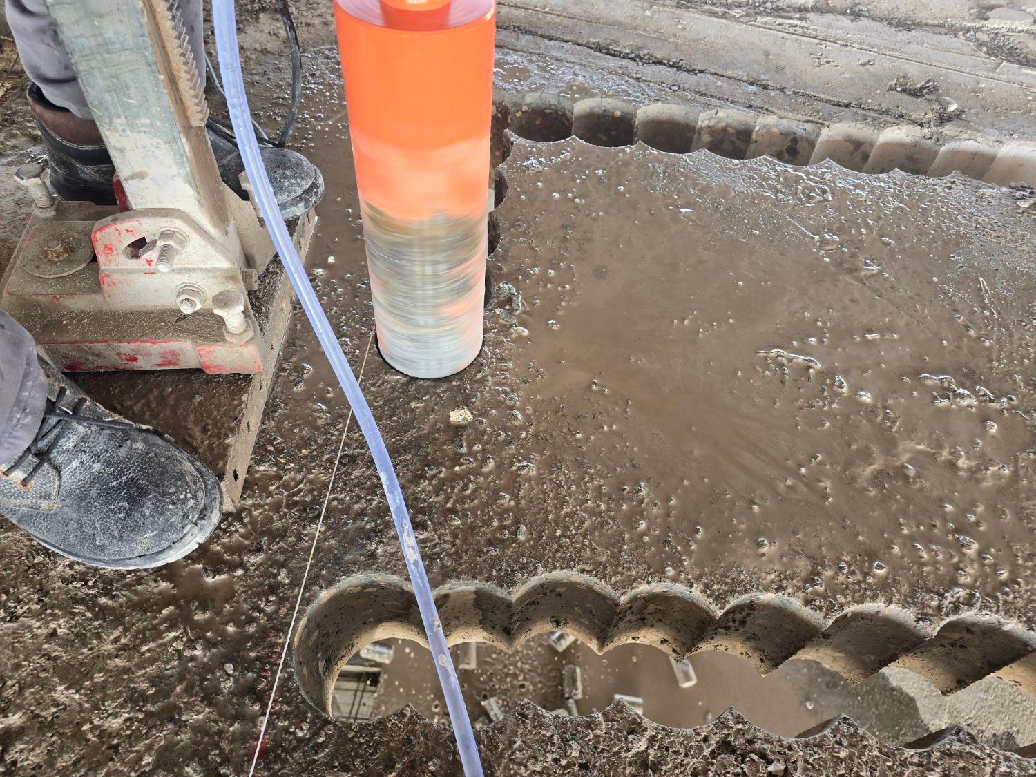 کرگیری،کاشت میلگرد و بولت،برش بتن،FRP،تخریب|خدمات پیشه و مهارت|کیش, |دیوار