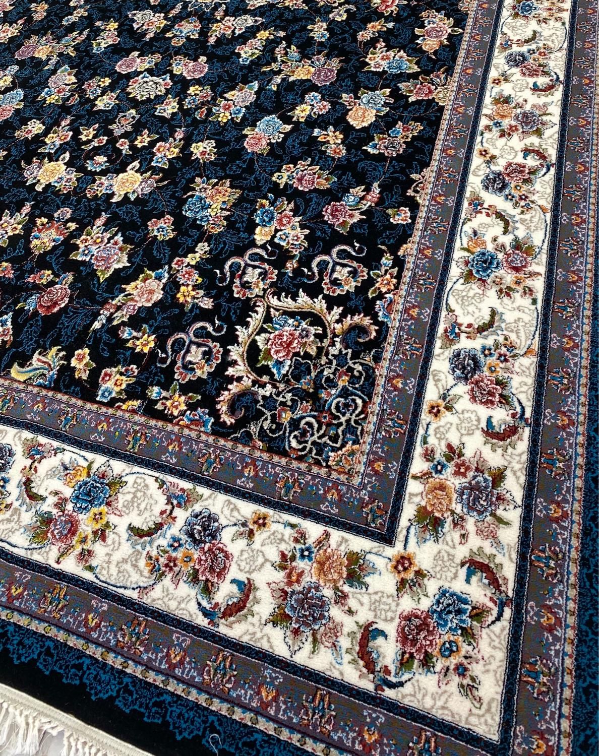 فرش ۷۰۰ شانه گیلدا سورمه ای|فرش|کرج, اصفهانی‌ها|دیوار