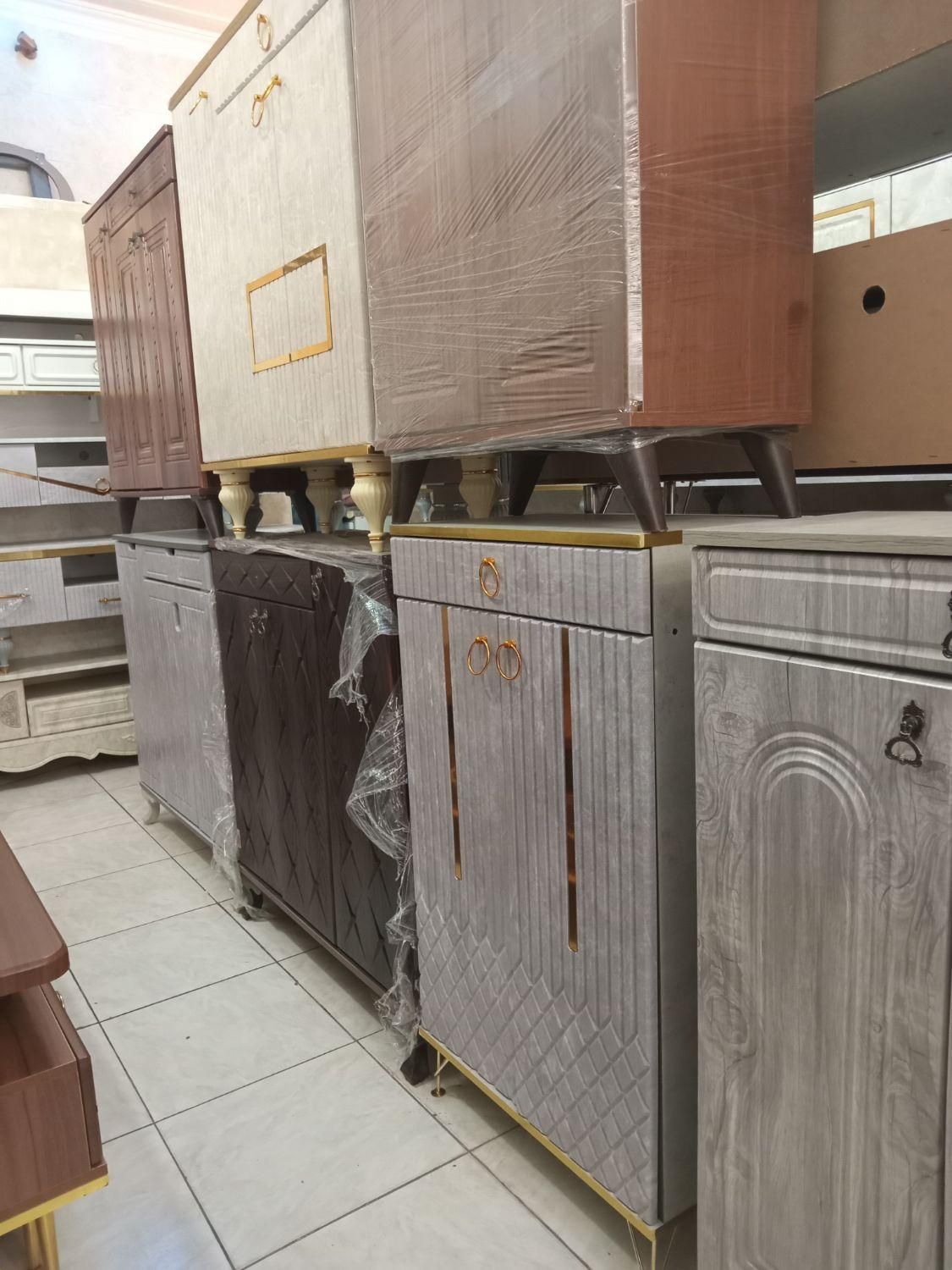 جاکفشی دو درب پایه فلزی|جاکفشی، کمد، دراور|کرج, خرمدشت|دیوار