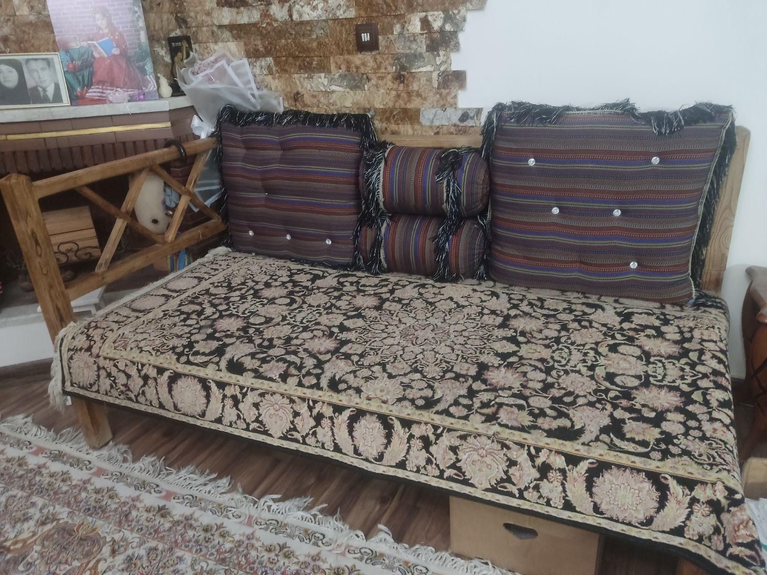 تخت سنتی|مبلمان خانگی و میز عسلی|کرج, باغستان|دیوار