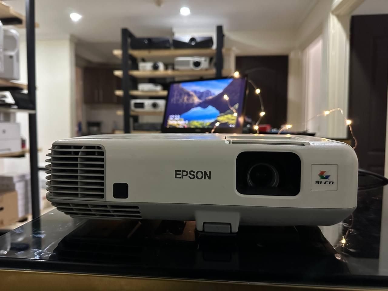 ویدئو پروژکتور EPSON 95|تلویزیون و پروژکتور|قم, سالاریه|دیوار
