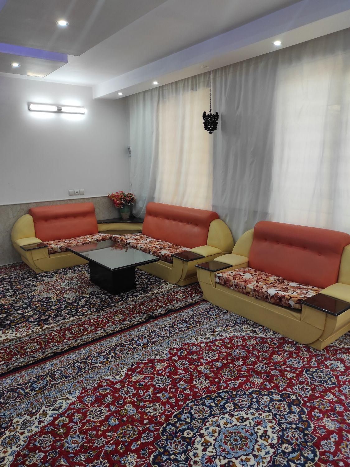 اجاره منزل روزانه/همکف/دربست/پارکینگ/سوییت مسافر|اجارهٔ کوتاه‌مدت آپارتمان و سوئیت|کاشان, دشت چال|دیوار