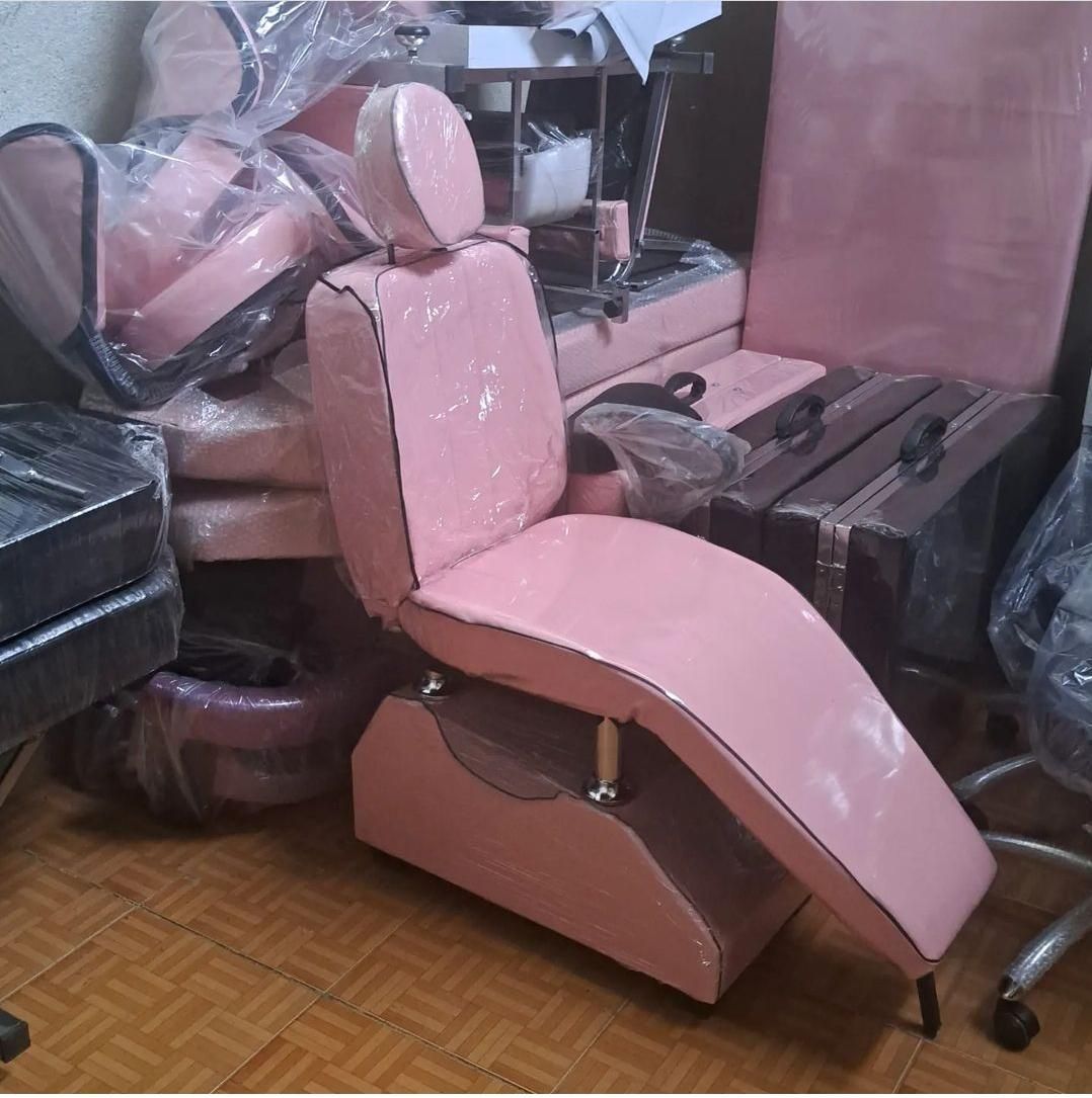 صندلی میکاپ تخت آرایش اصلاح سرشور اکستنشن مژه کاشت|آرایشگاه و سالنهای زیبایی|تهران, صادقیه|دیوار