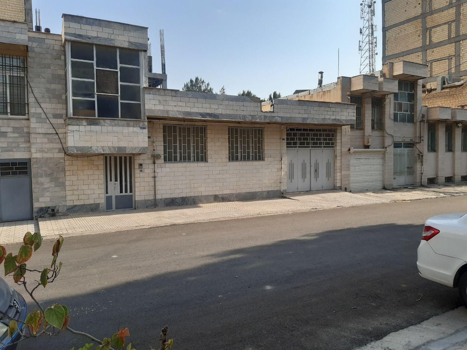 ویلایی جنوبی ۲۷۶ متر ایستگاه یک کارمندان|فروش خانه و ویلا|کرمانشاه, |دیوار