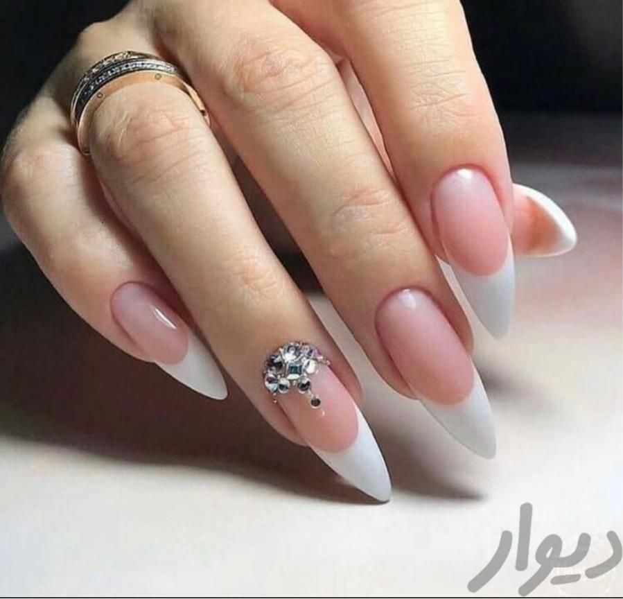 کاشت ناخن ۳۵۰ و ترمیم ۲۰۰ و‌مژه ۲۵۰|خدمات آرایشگری و زیبایی|تهران, صادقیه|دیوار