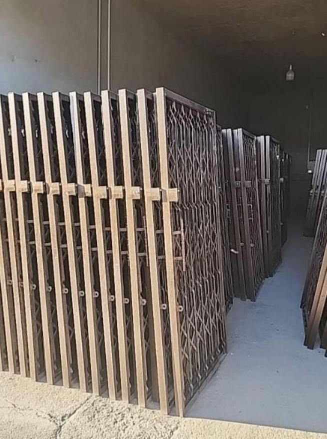 درب فلزی اکاردیونی کشوی حفاظ پنجره نصب سری دیوارها|مصالح و تجهیزات ساختمان|مشهد, وحید|دیوار